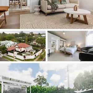 urban-getaway-bardon-luxe-4-bed-3-bath-pool.queenslandhotels.net/