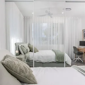 luxury-mermaid-waters-holiday-home.queenslandhotels.net/